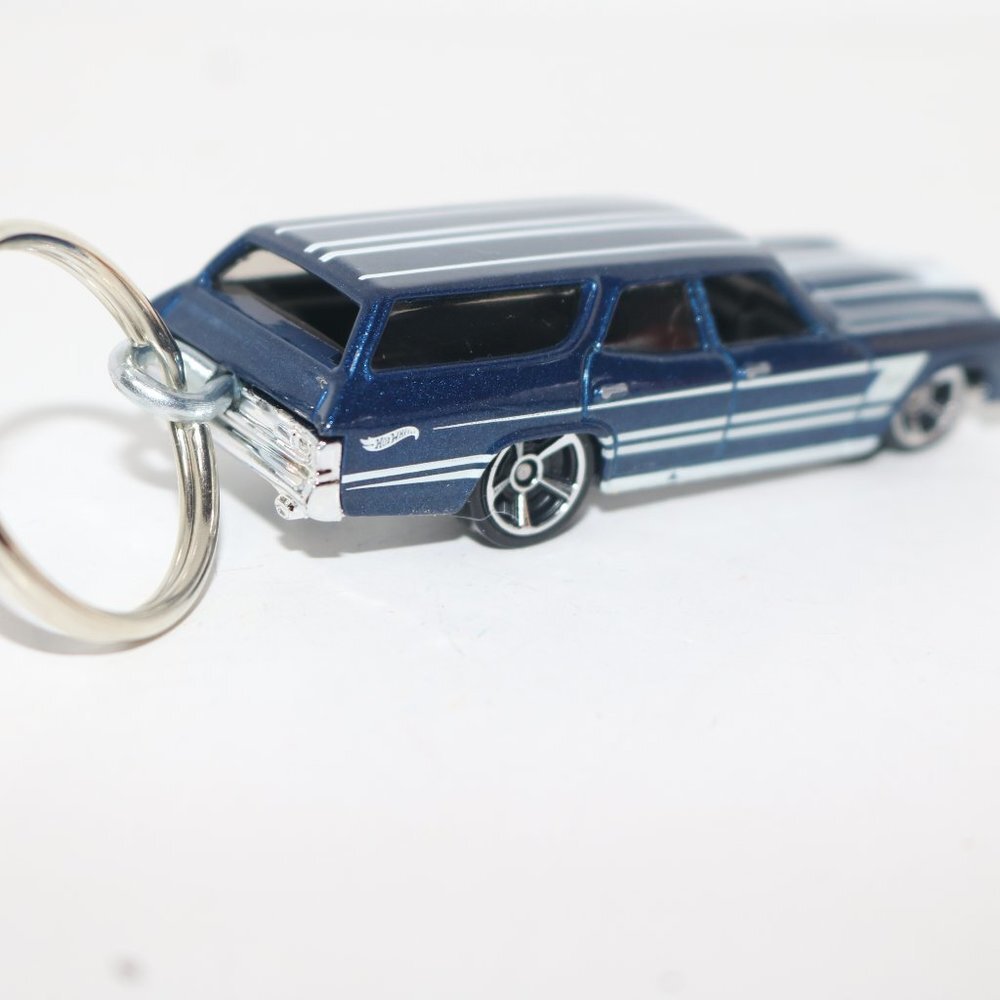 Hot Wheels Wagons 1970 Chevelle SS Wagon CUSTOM keychain - Picture 4 of 6